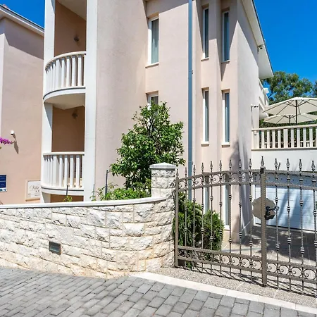 Luxurioeses Mit Privater Terrasse Splitska