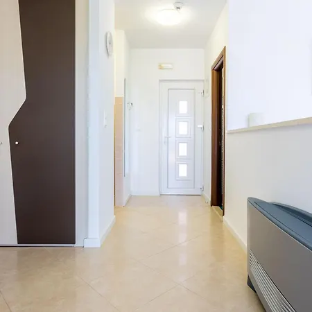 Apartment Luxurioeses Mit Privater Terrasse Splitska