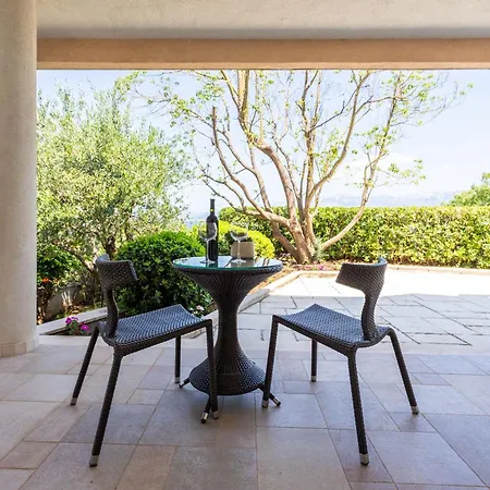 Luxurioeses Mit Privater Terrasse Apartment Splitska