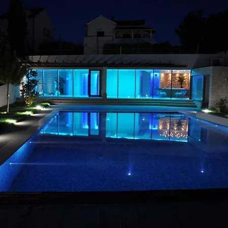 아파트 Luxurioeses Mit Privater Terrasse 스프리트스카