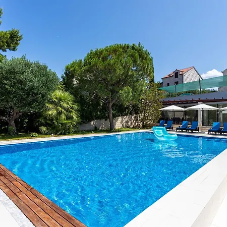 Luxurioeses Mit Privater Terrasse 아파트 스프리트스카