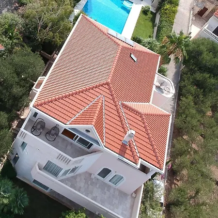 아파트 Luxurioeses Mit Privater Terrasse 스프리트스카