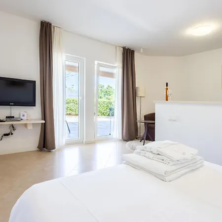 Luxurioeses Mit Privater Terrasse 스프리트스카
