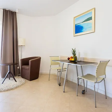 Luxurioeses Mit Privater Terrasse 아파트 *